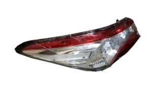 2018  CAMRY  TAIL LAMP OUTER