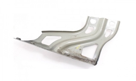 Q3 '13-'16 front fender bracket